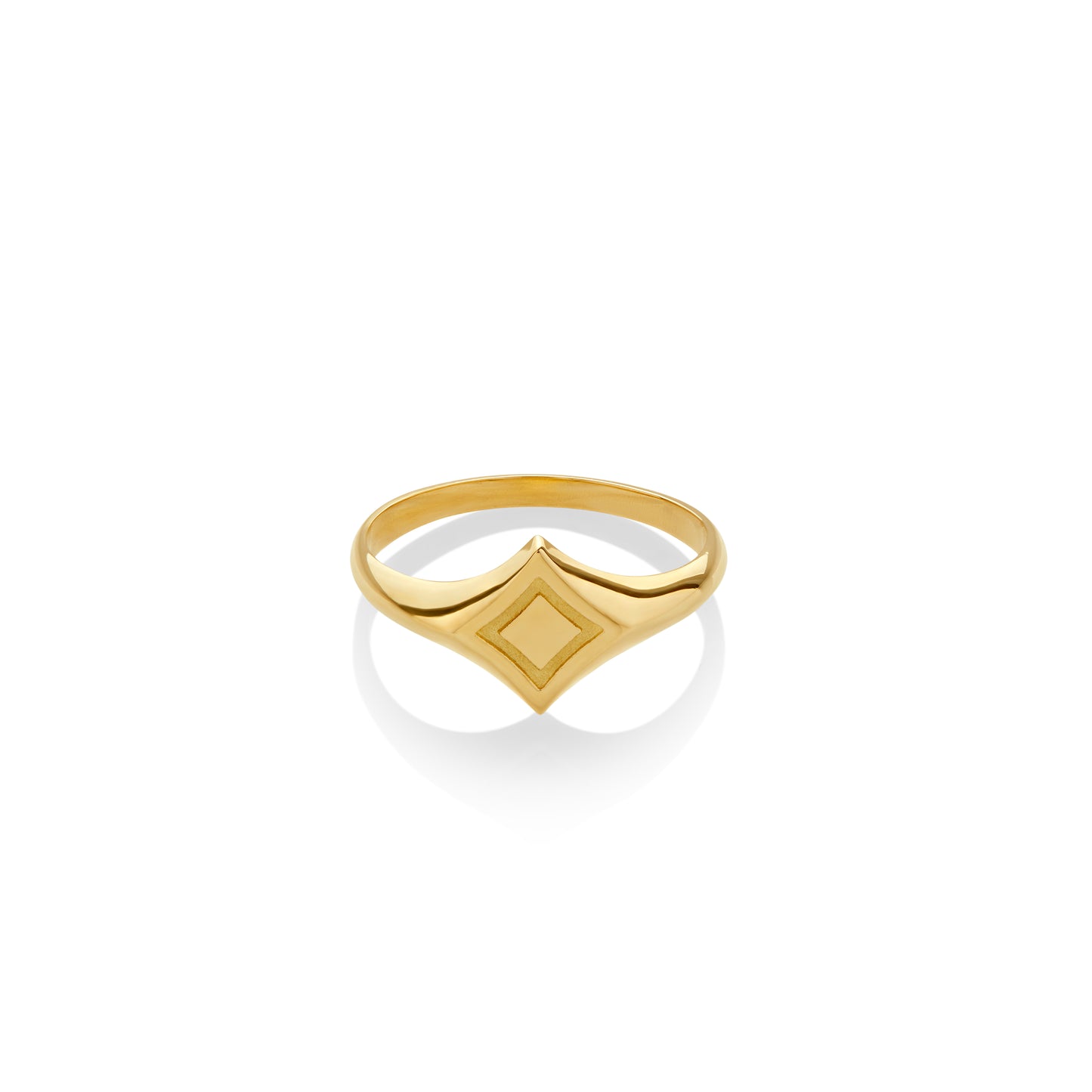 Anillos de 18K, elaborados a mano por artesanos peruanos. Diseños atemporales para cada ocasión.