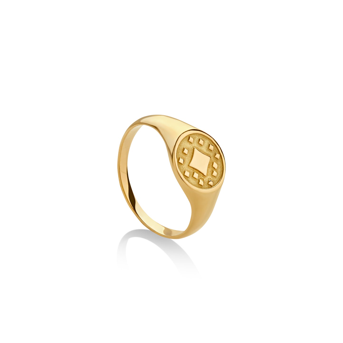 Anillos de 18K, elaborados a mano por artesanos peruanos. Diseños atemporales para cada ocasión.
