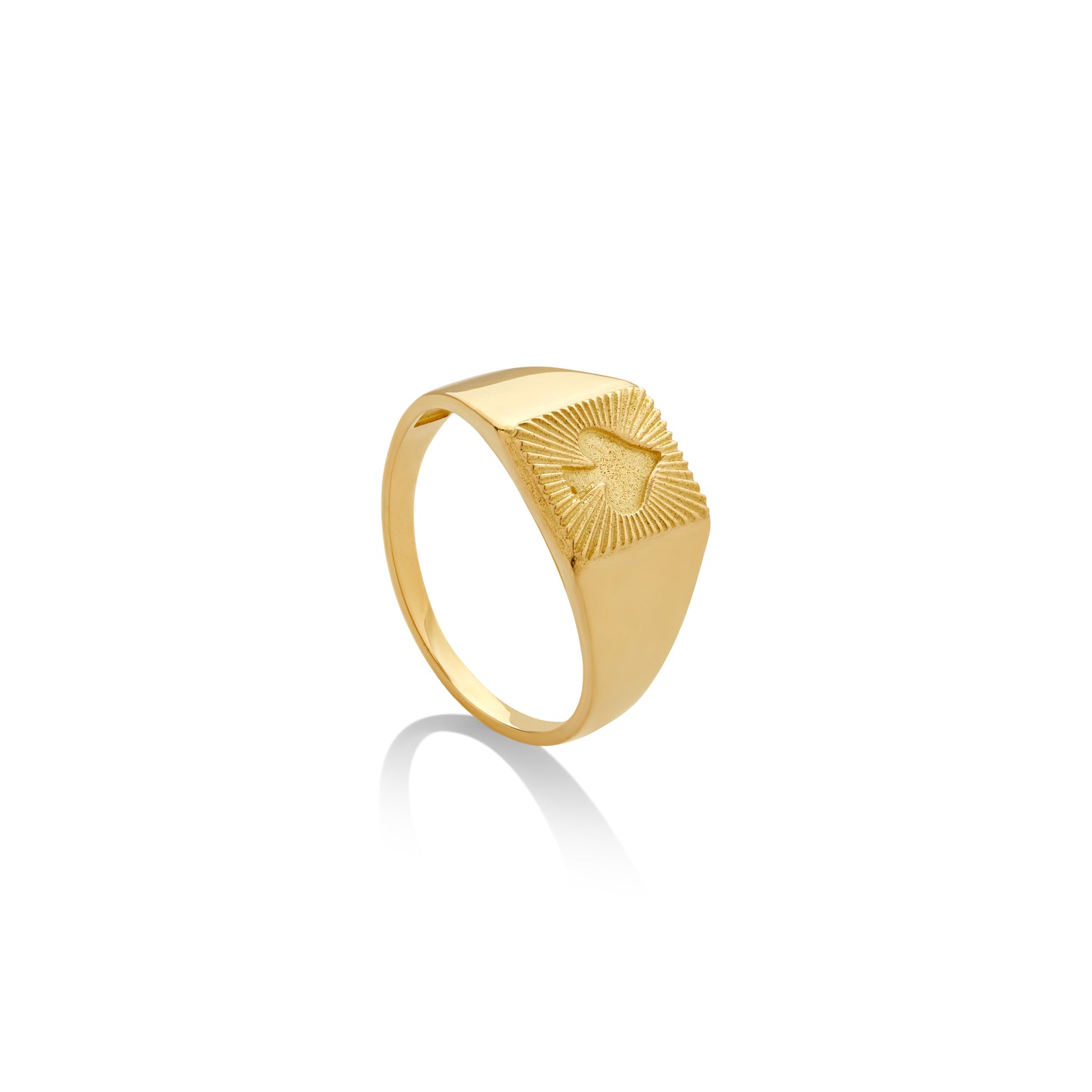 Anillos de 18K, elaborados a mano por artesanos peruanos. Diseños atemporales para cada ocasión.