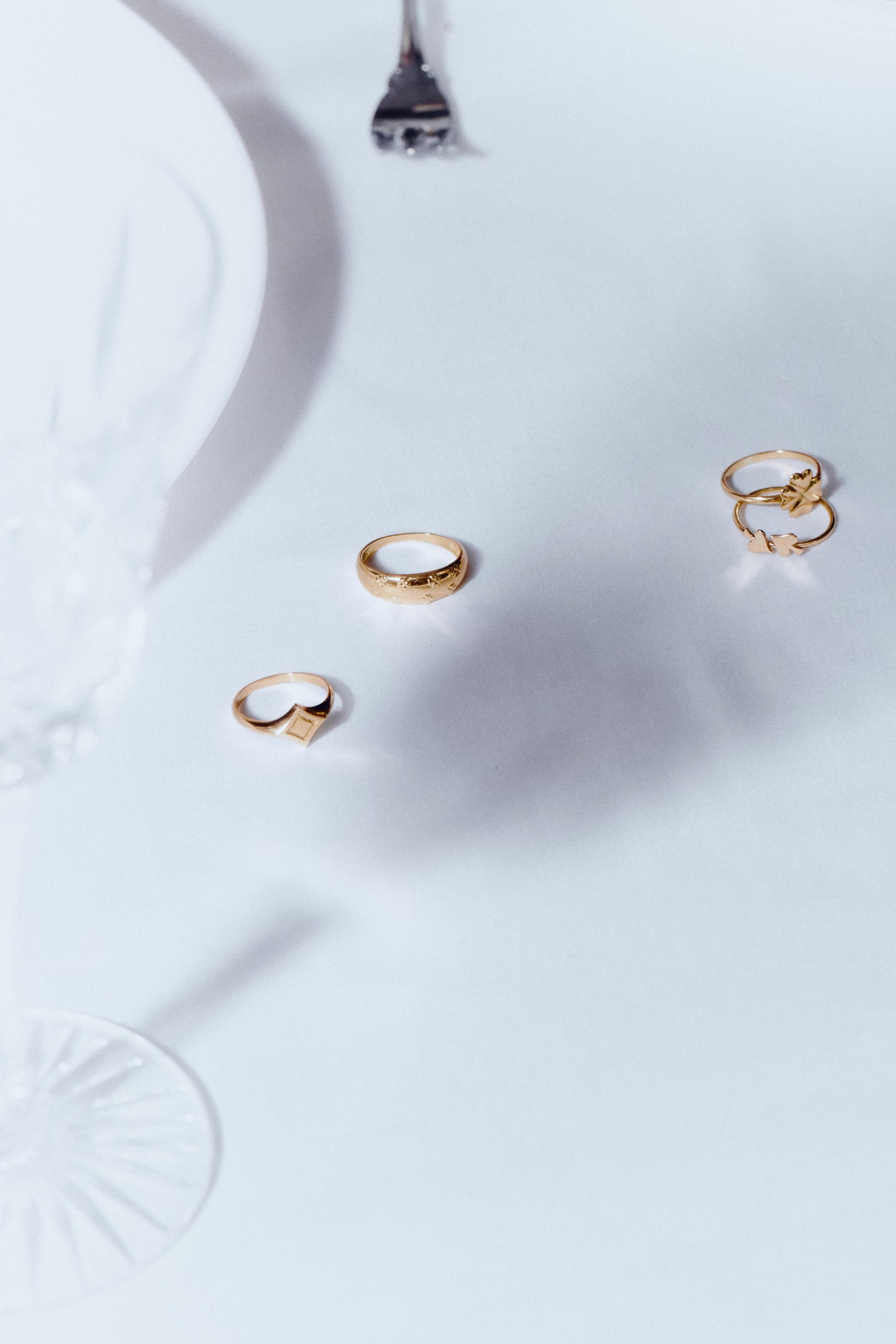 Anillos de 18K, elaborados a mano por artesanos peruanos. Diseños atemporales para cada ocasión.