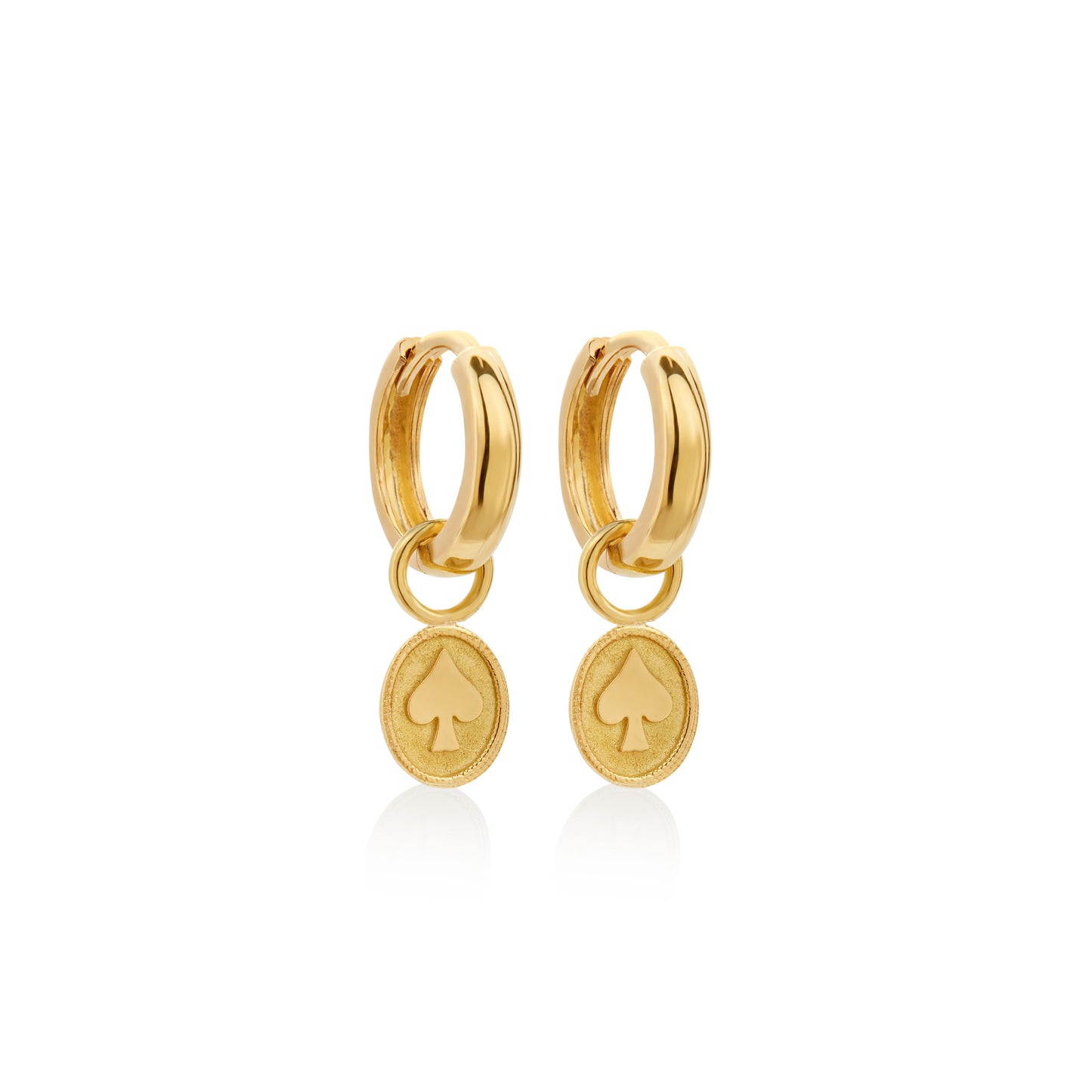 Pendientes y argollas de 18k, elaboradas a mano por artesanos peruanos. Trazabilidad en cada pieza.
